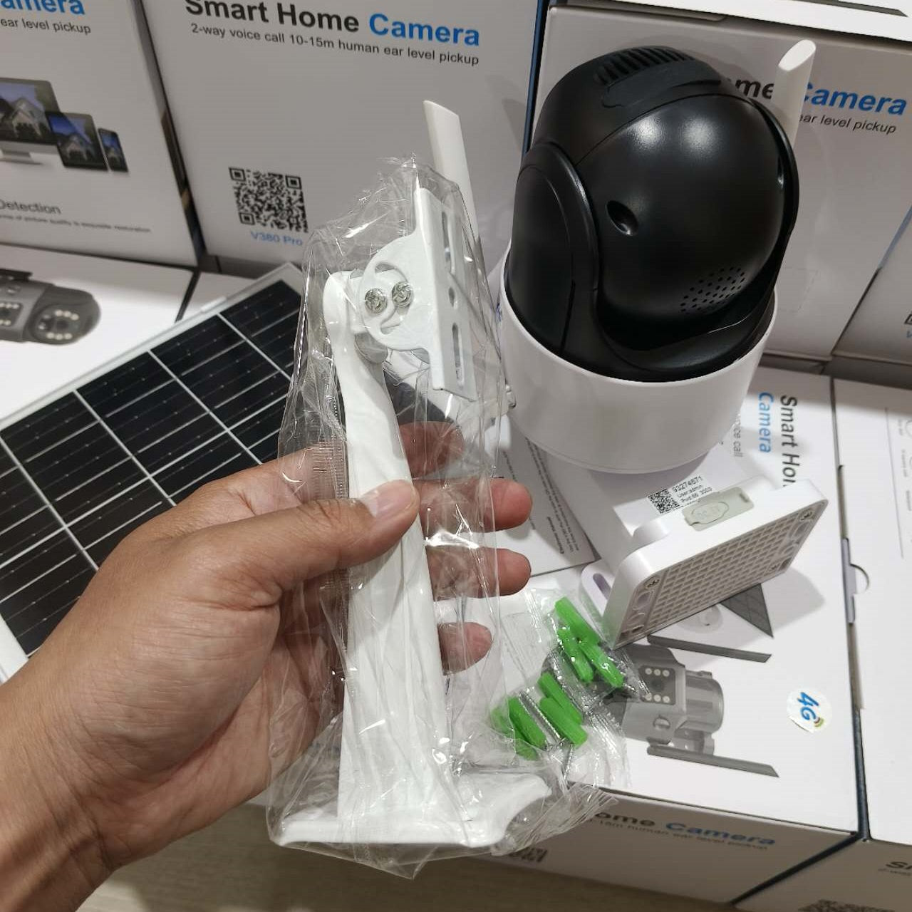 V44 Solar-Powered 4g security Camera with HD Color Monitoring Motion Detection