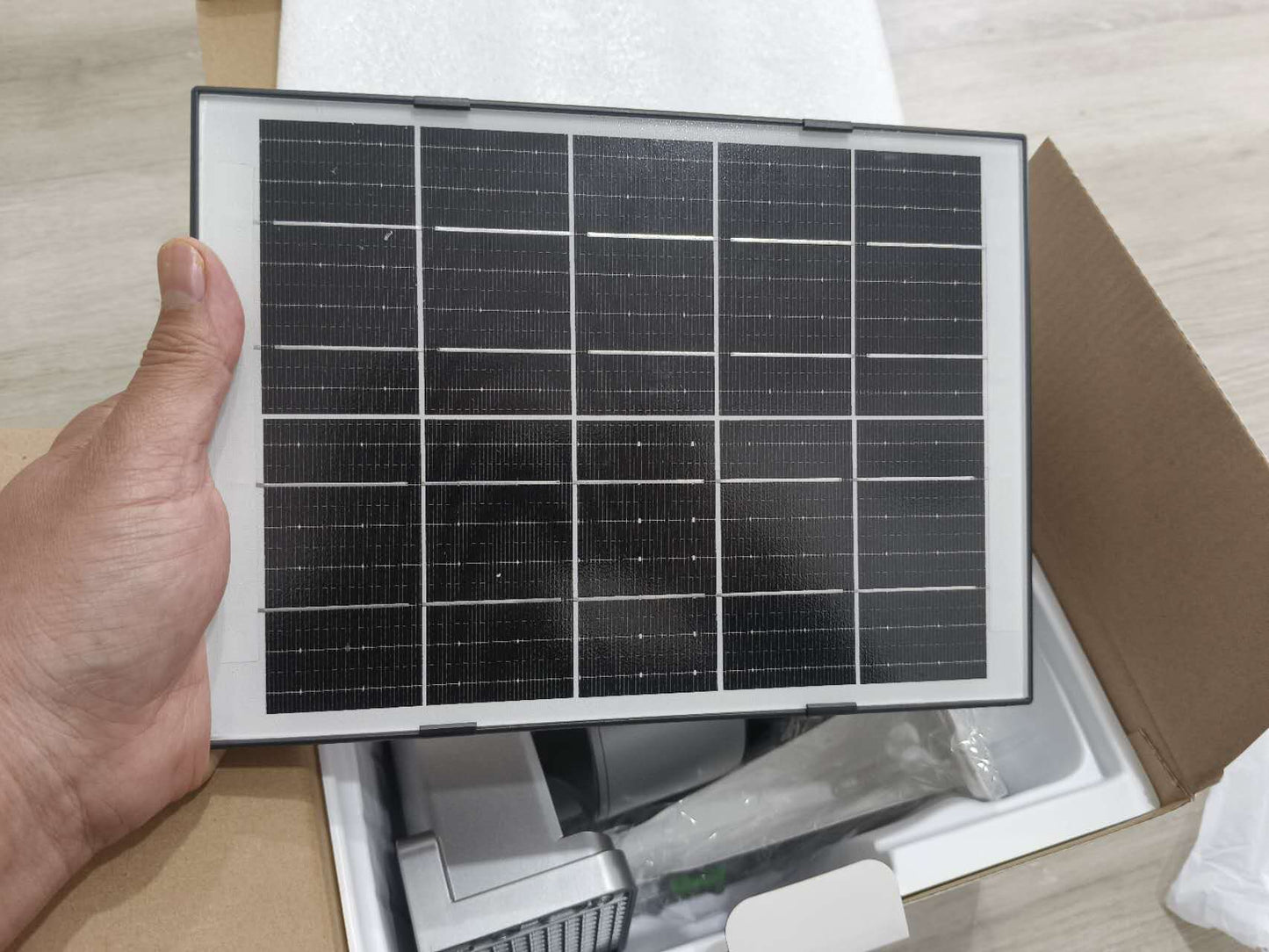 V44 Solar-Powered 4g security Camera with HD Color Monitoring Motion Detection