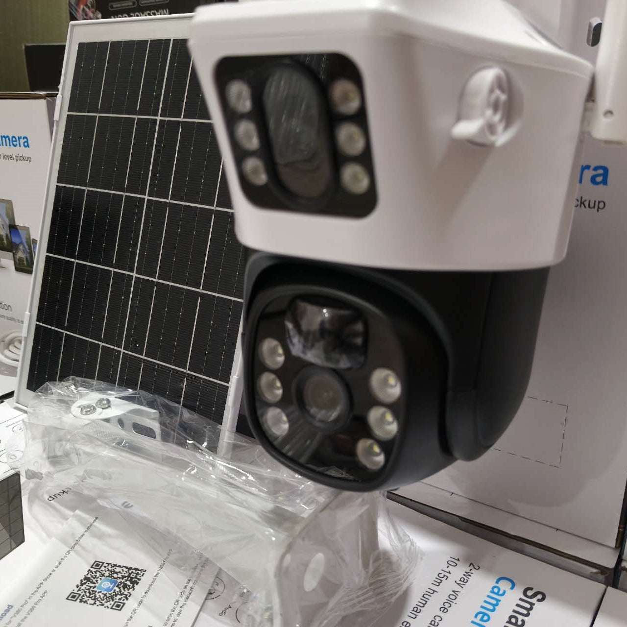 V44 Solar-Powered 4g security Camera with HD Color Monitoring Motion Detection